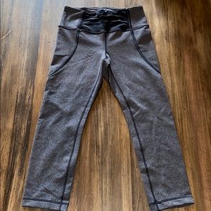 Lululemon 3/4 Capri yoga leggings
